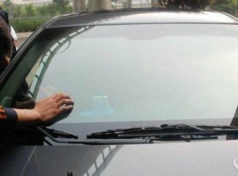 點(diǎn)擊查看詳細(xì)信息<br>標(biāo)題：汽車玻璃 閱讀次數(shù)：2745
