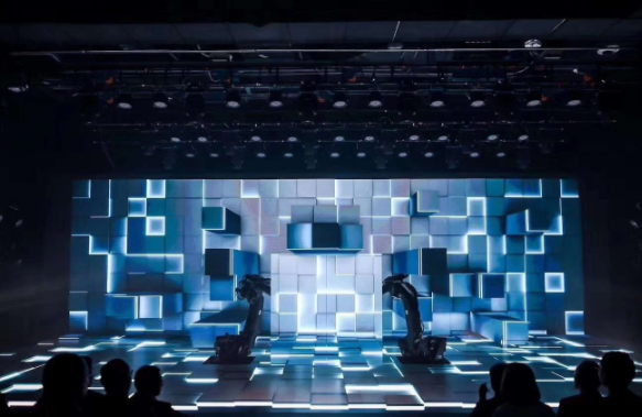 舞臺大型機(jī)械臂的設(shè)計與使用