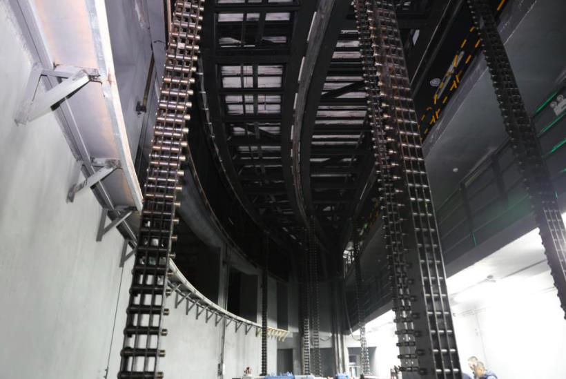 舞臺升降機(jī)設(shè)計中安全性能的考慮